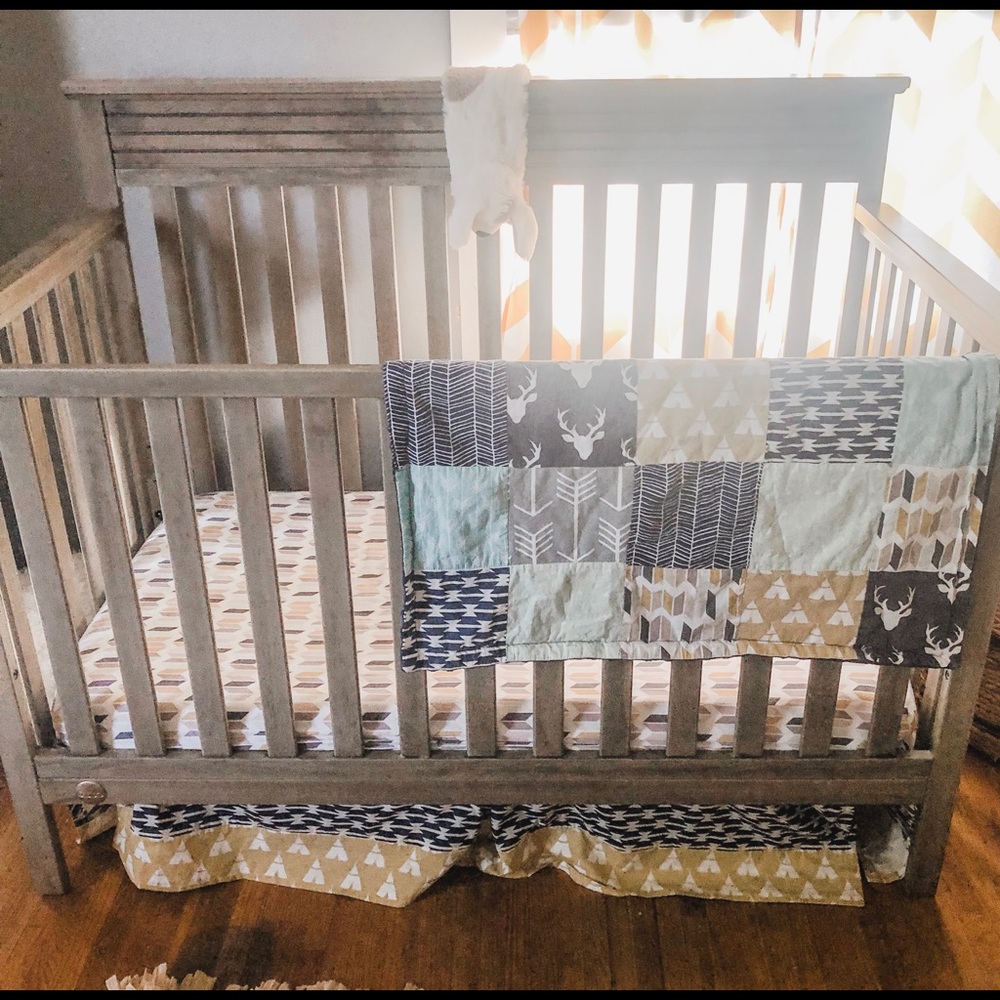 Crib bedding set